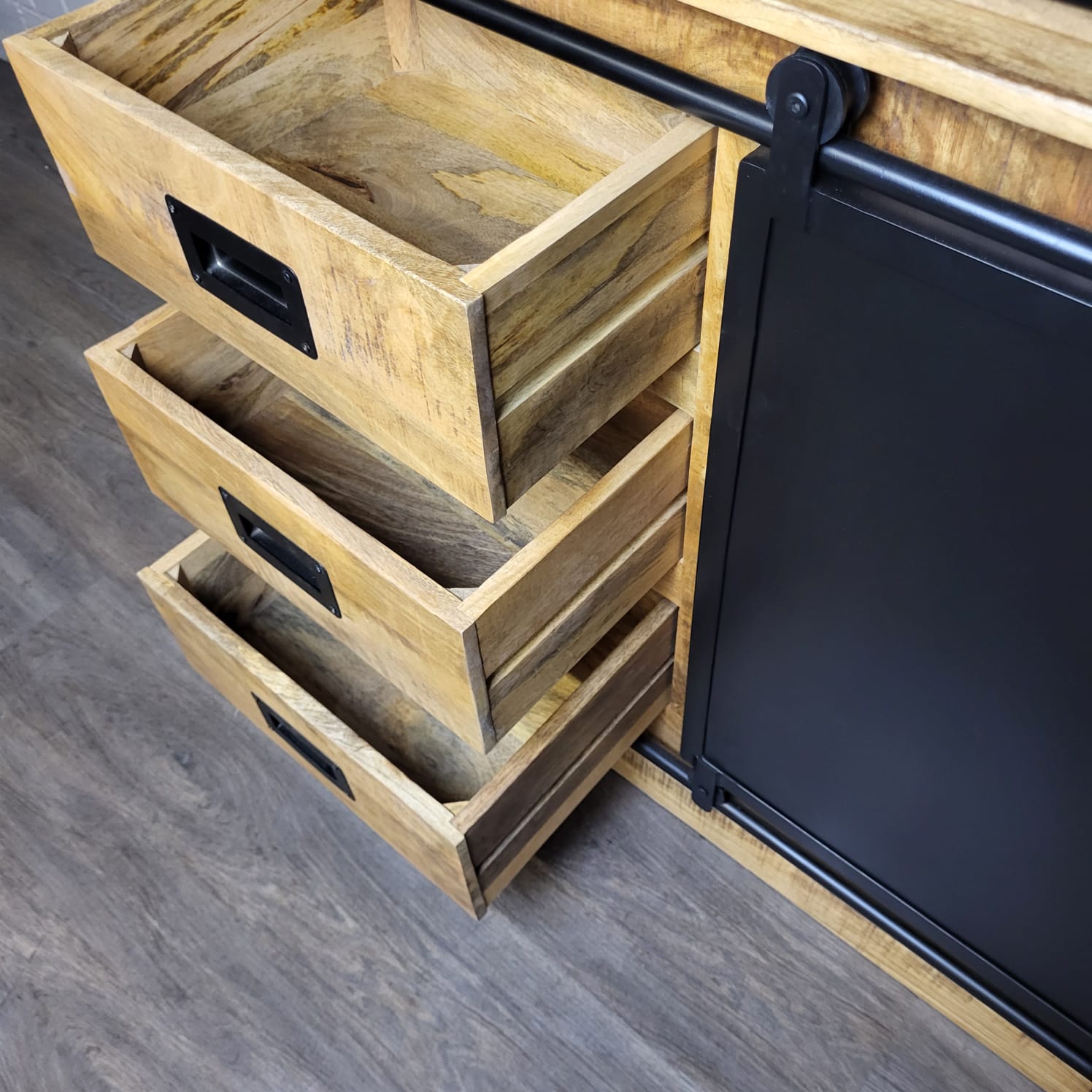 Vitrine Bücherschrank Mangoholz 1,60 m – Bild 18