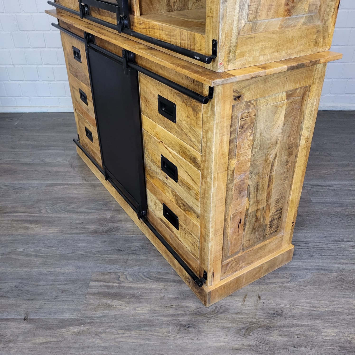 Vitrine Bücherschrank Mangoholz 1,60 m – Bild 9