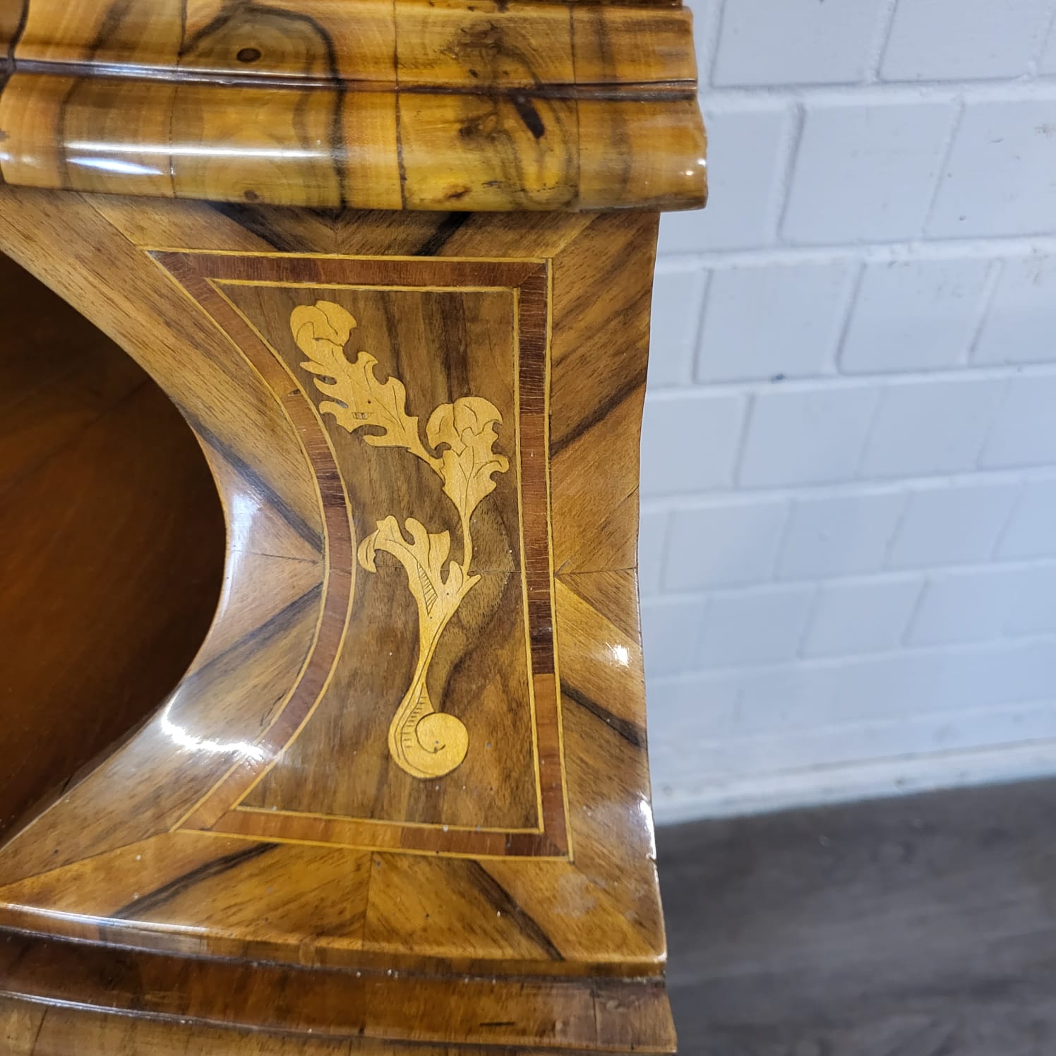 Eckschrank Eckvitrine Barock 1780 Nussbaum – Bild 12