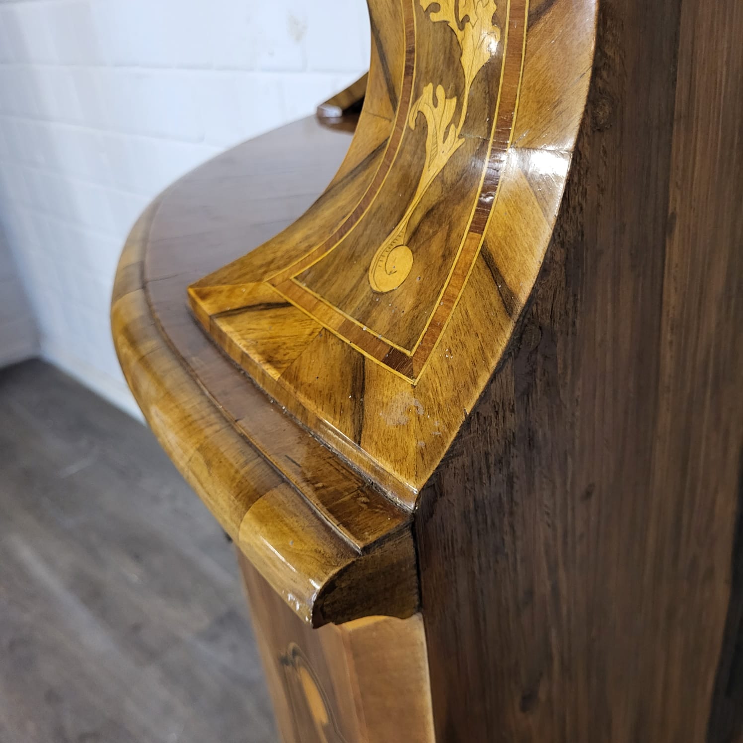 Eckschrank Eckvitrine Barock 1780 Nussbaum – Bild 23