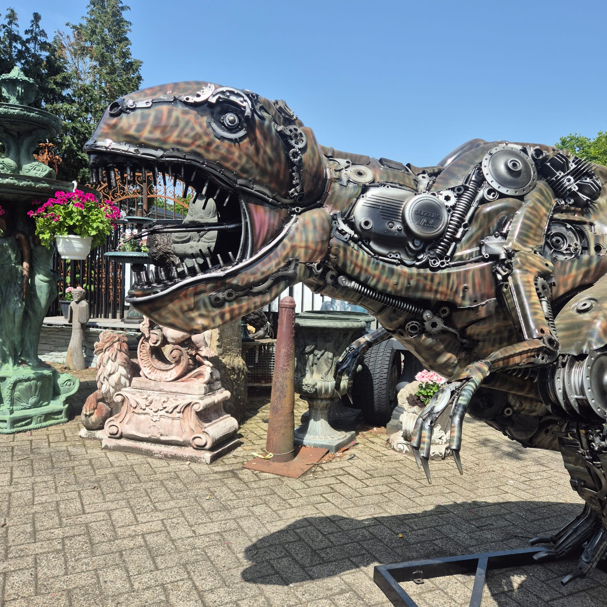Skulptur Eri Sudarmono Dinosaurier T-Rex Stahl 3,88 m – Bild 4