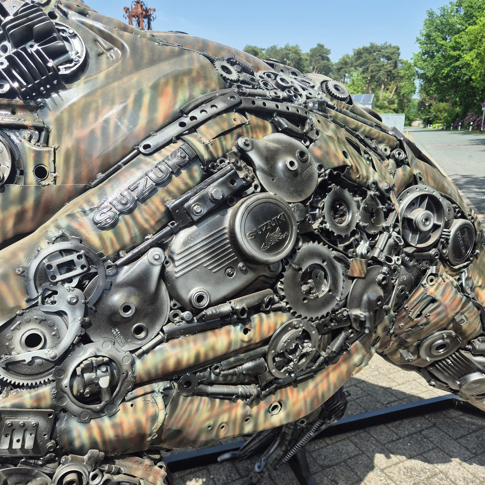 Skulptur Eri Sudarmono Dinosaurier T-Rex Stahl 3,88 m – Bild 7