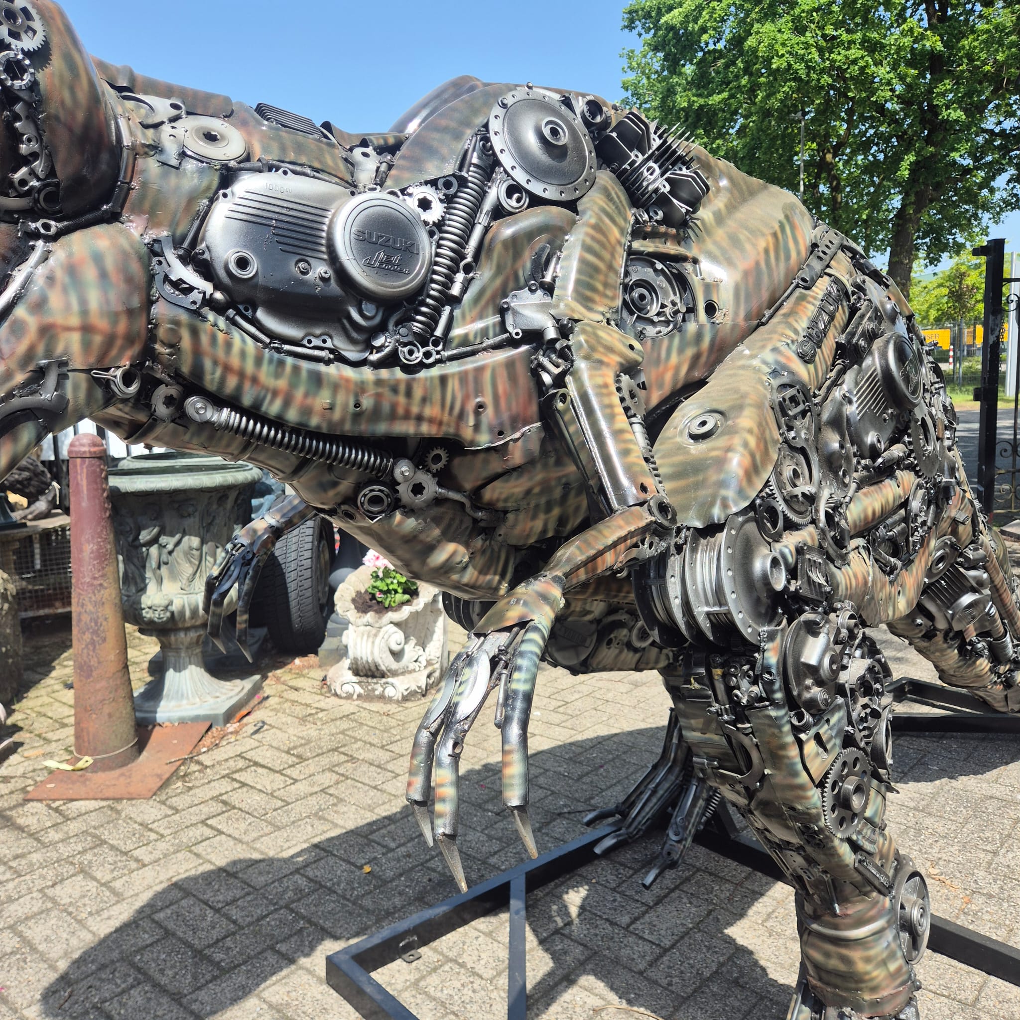 Skulptur Eri Sudarmono Dinosaurier T-Rex Stahl 3,88 m – Bild 6