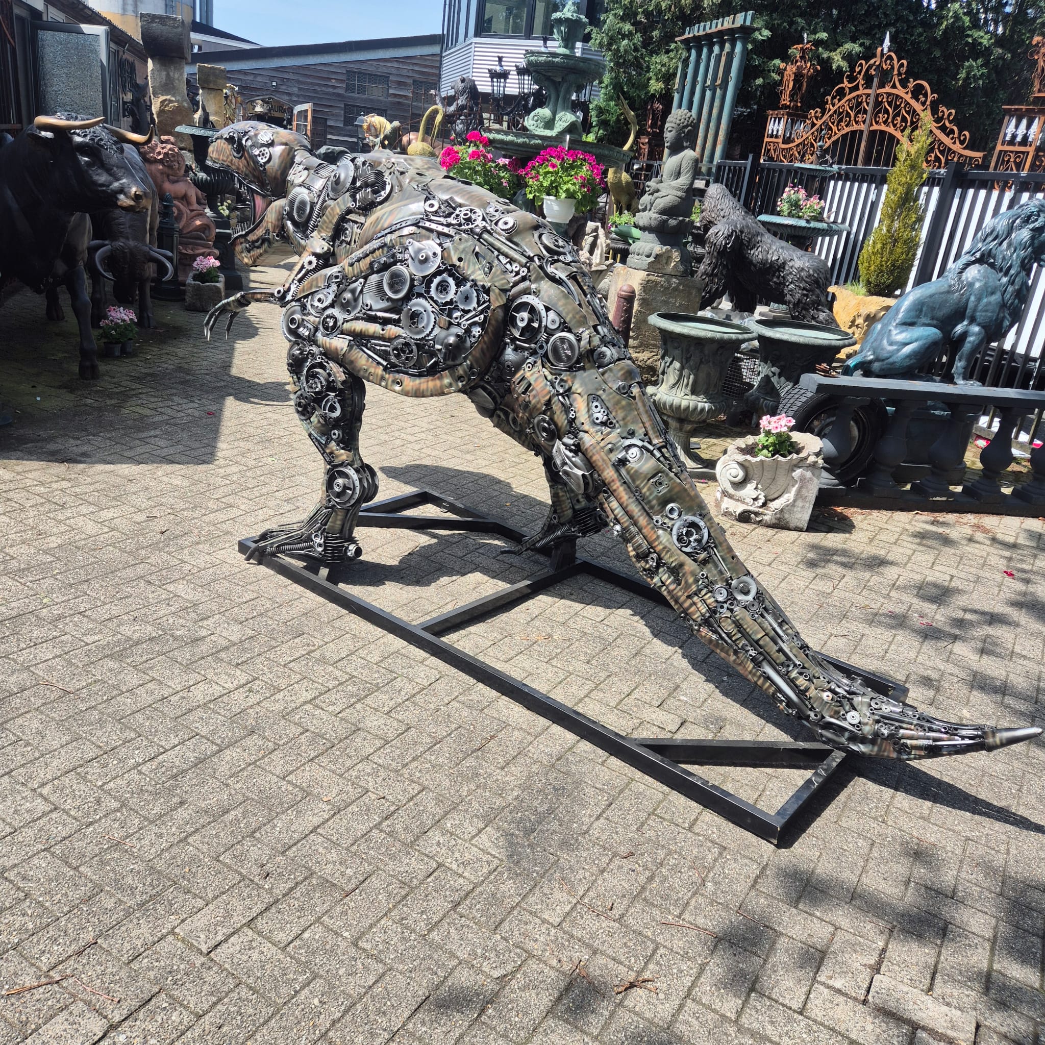 Skulptur Eri Sudarmono Dinosaurier T-Rex Stahl 3,88 m – Bild 17