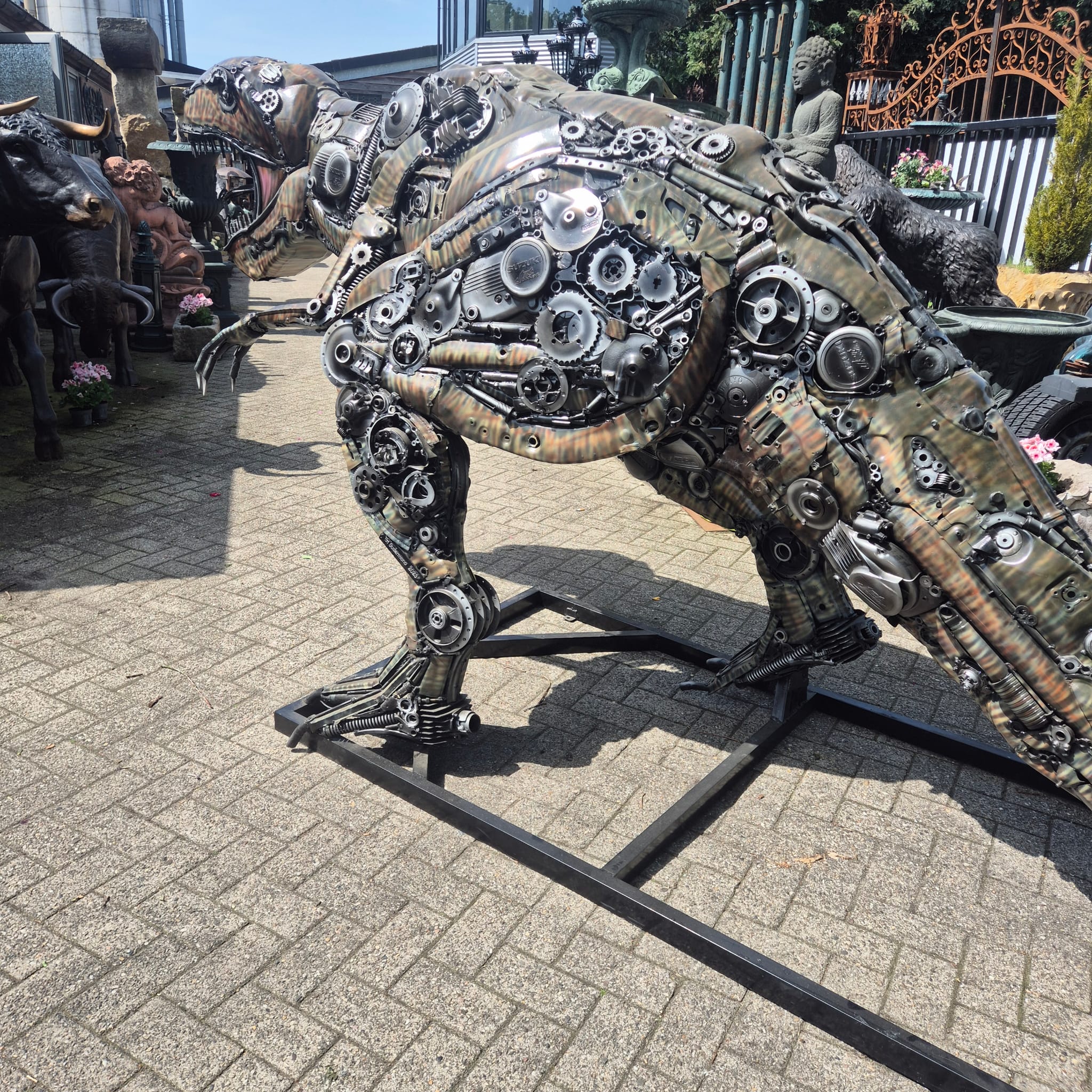 Skulptur Eri Sudarmono Dinosaurier T-Rex Stahl 3,88 m – Bild 18