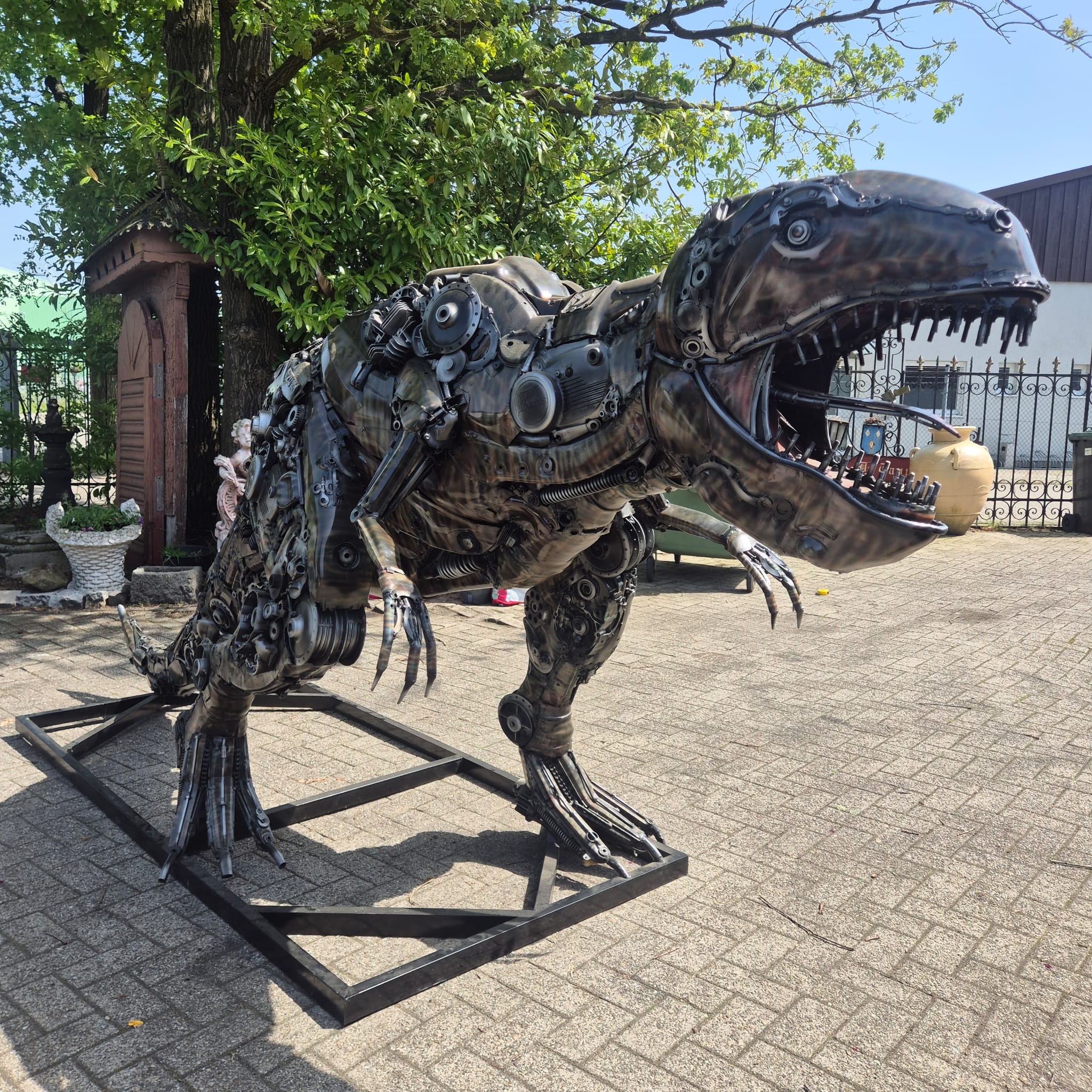 Skulptur Eri Sudarmono Dinosaurier T-Rex Stahl 3,88 m – Bild 14