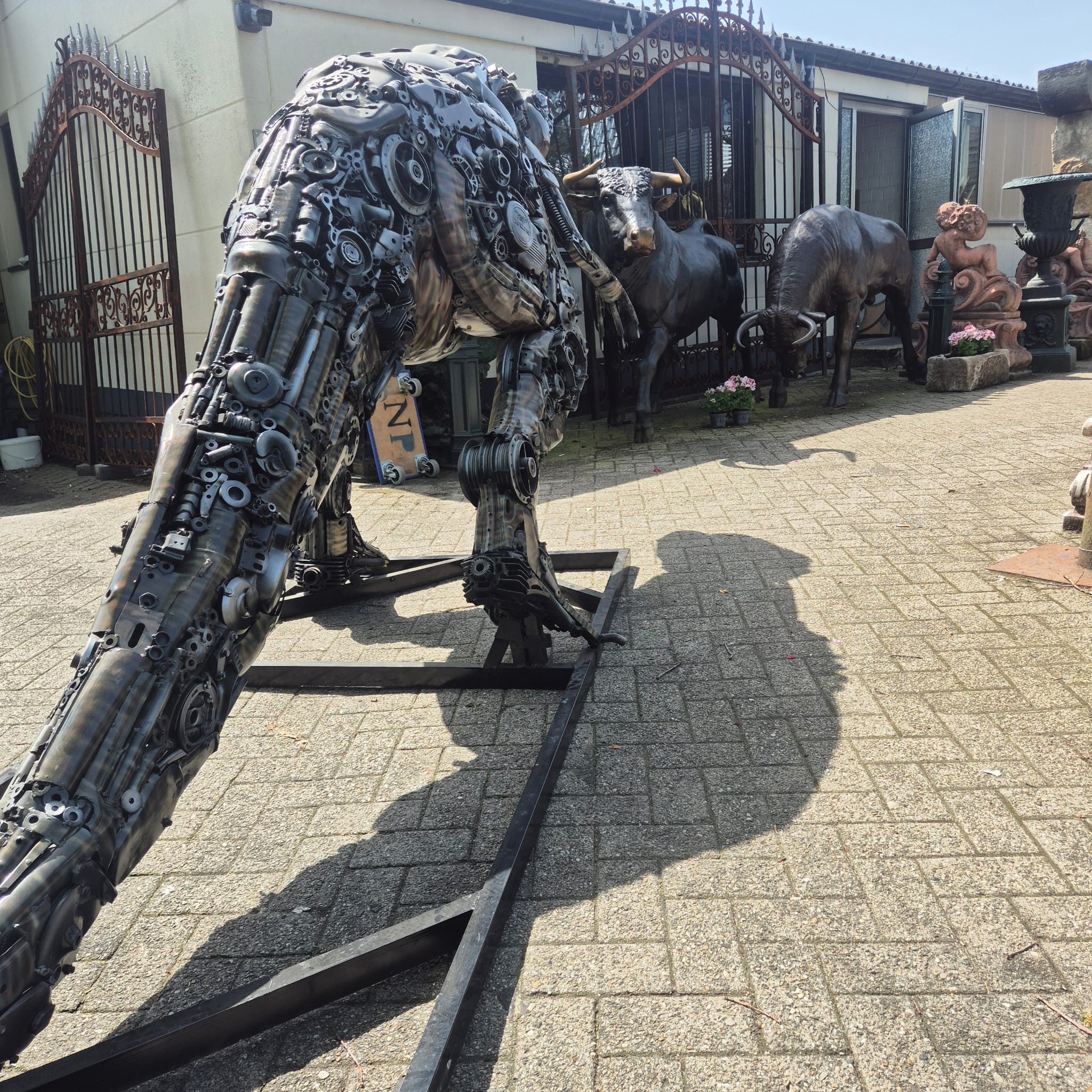 Skulptur Eri Sudarmono Dinosaurier T-Rex Stahl 3,88 m – Bild 21