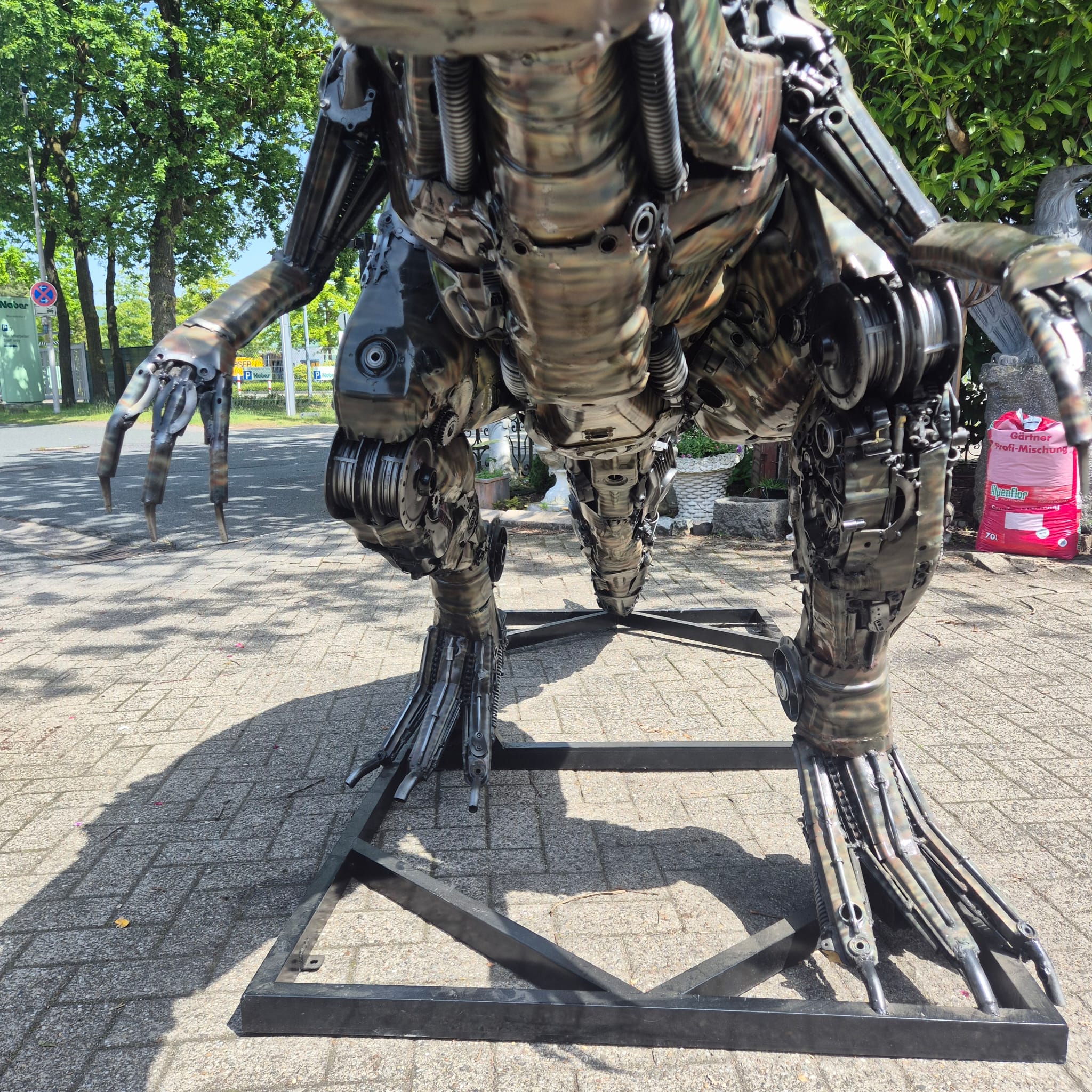 Skulptur Eri Sudarmono Dinosaurier T-Rex Stahl 3,88 m – Bild 13