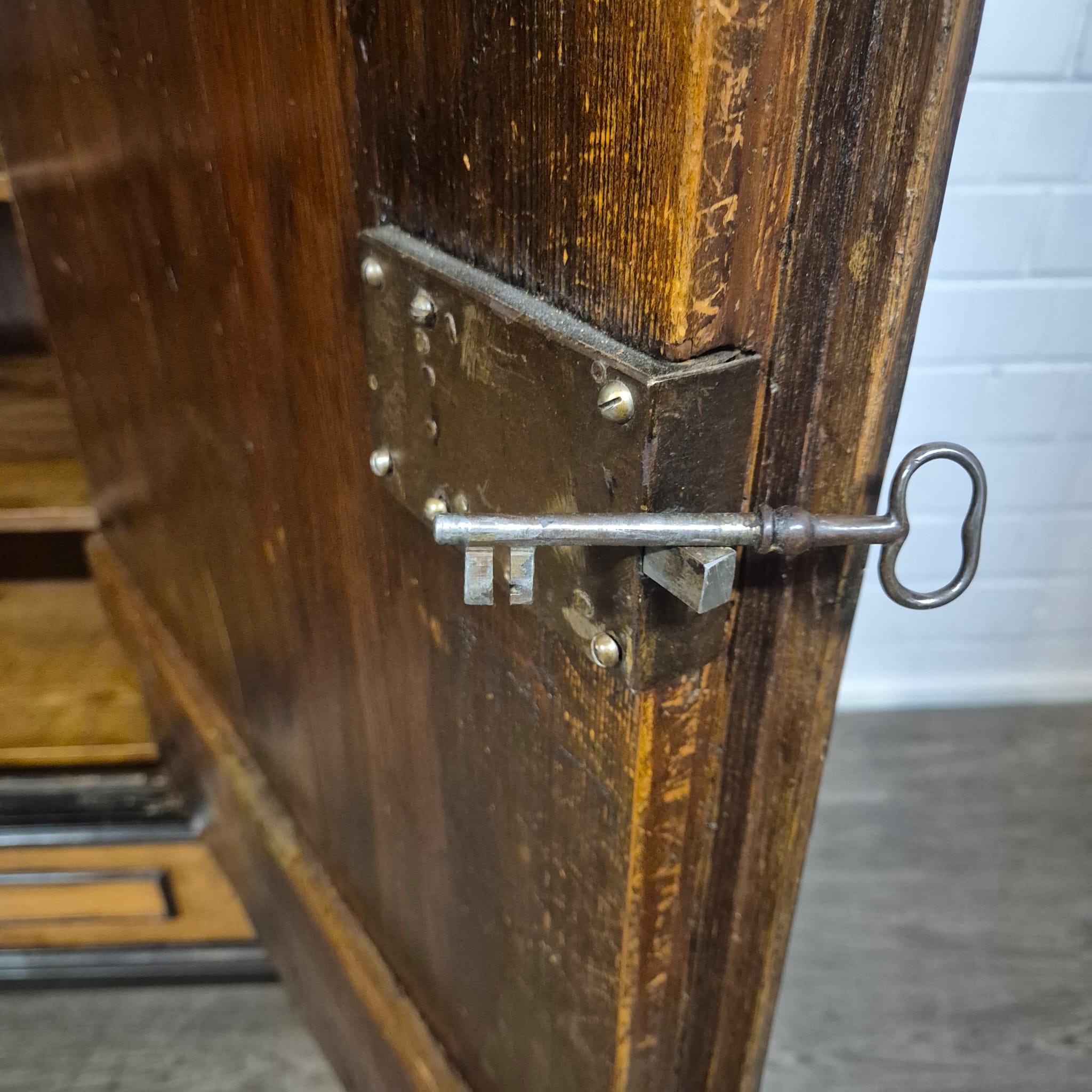 Dielenschrank Kleiderschrank Spätbarock 1800 Eiche – Bild 25