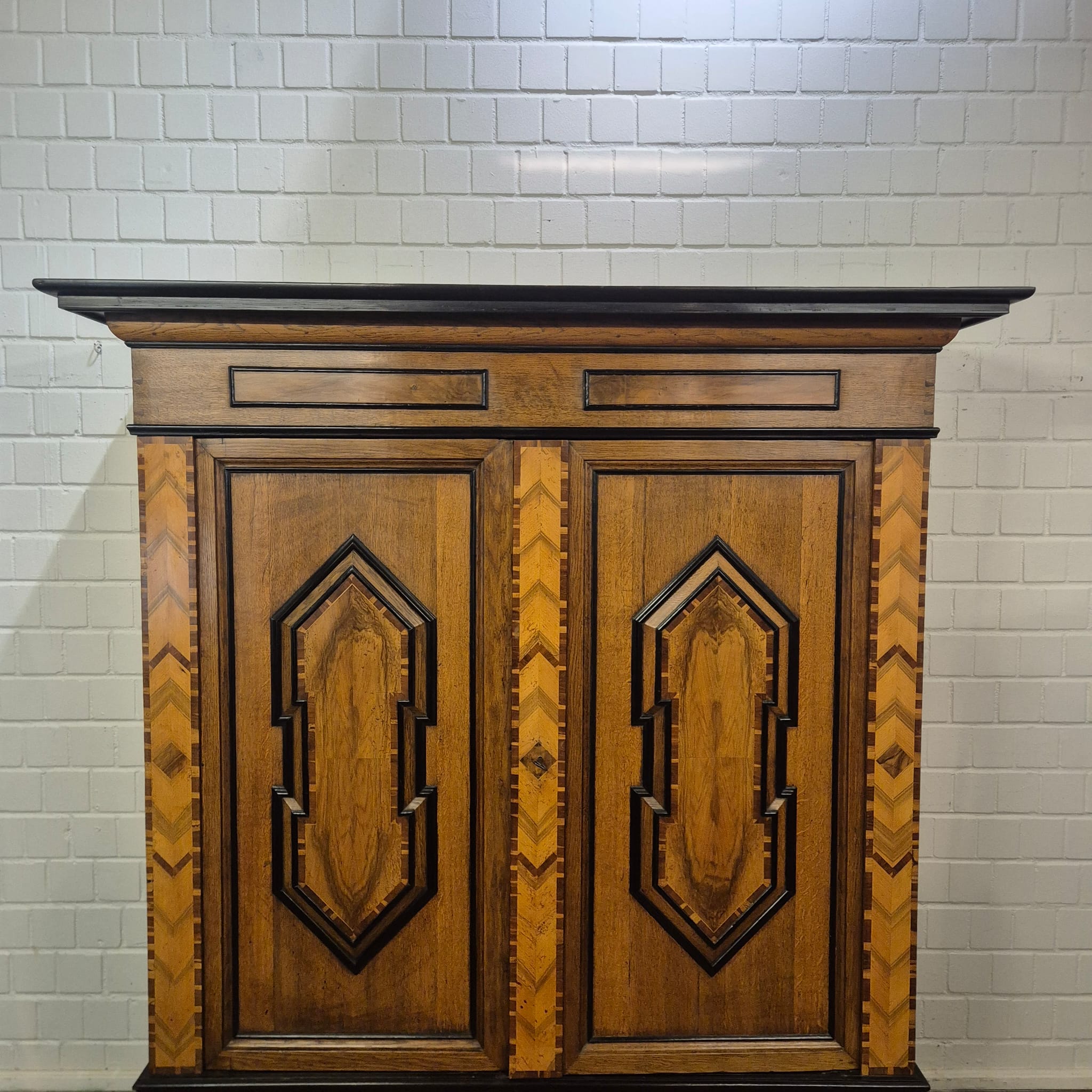 Dielenschrank Kleiderschrank Spätbarock 1800 Eiche – Bild 14