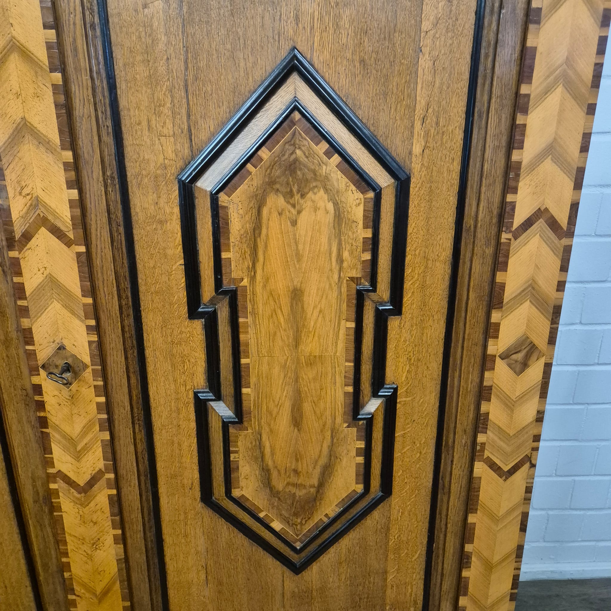 Dielenschrank Kleiderschrank Spätbarock 1800 Eiche – Bild 17