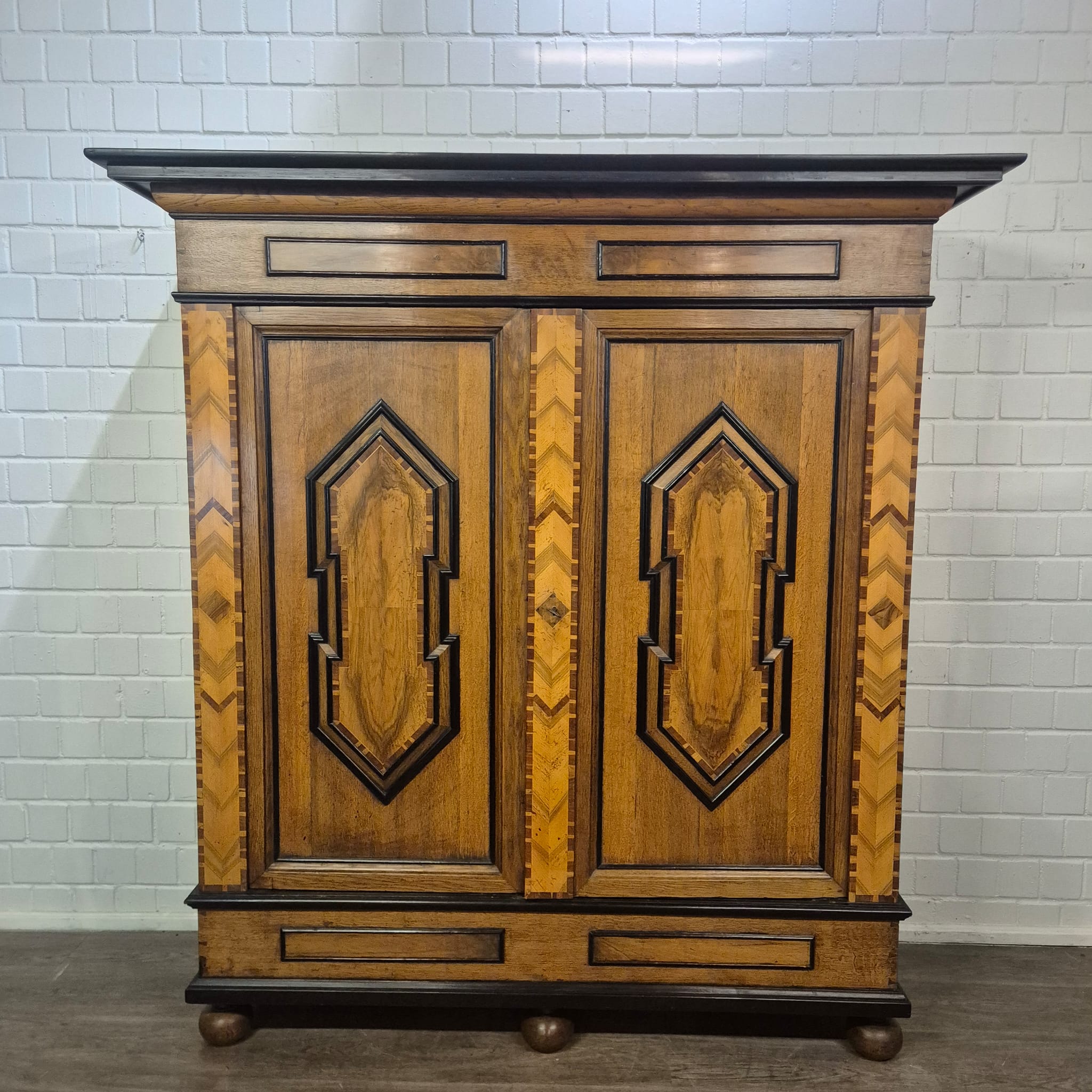 Dielenschrank Kleiderschrank Spätbarock 1800 Eiche – Bild 3