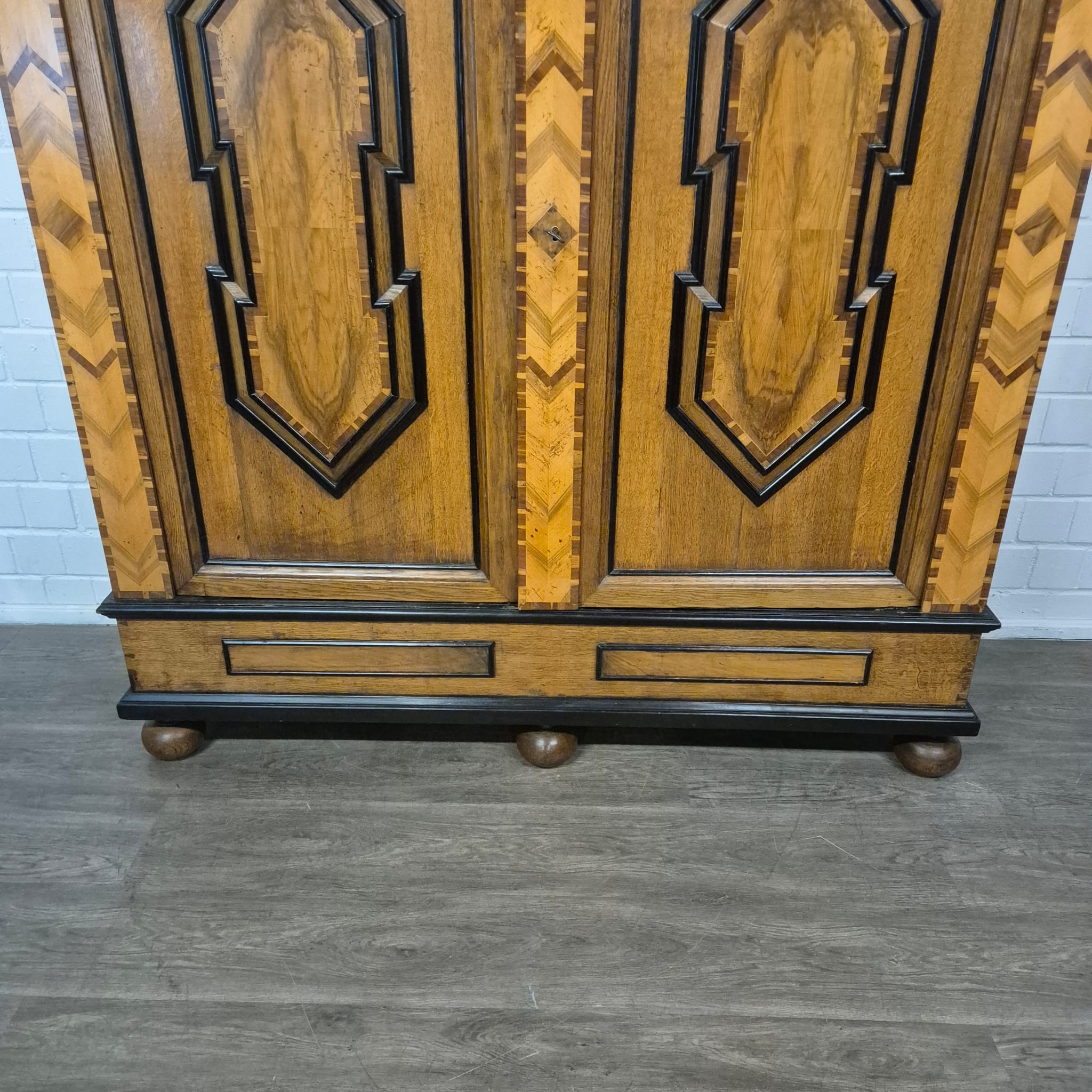 Dielenschrank Kleiderschrank Spätbarock 1800 Eiche – Bild 9