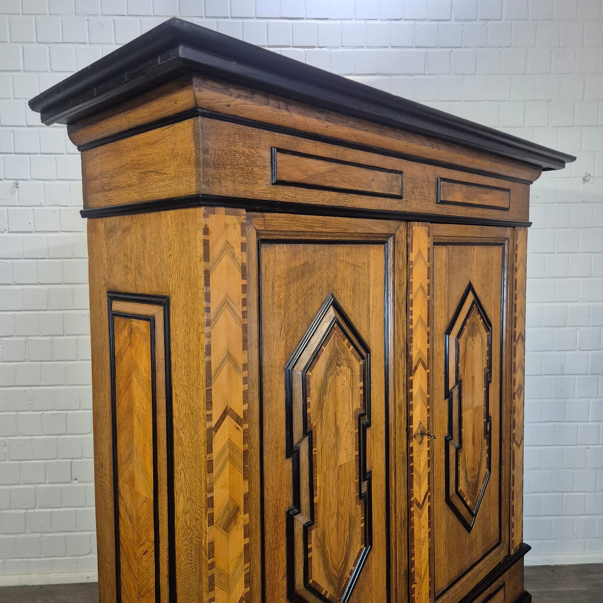 Dielenschrank Kleiderschrank Spätbarock 1800 Eiche – Bild 7