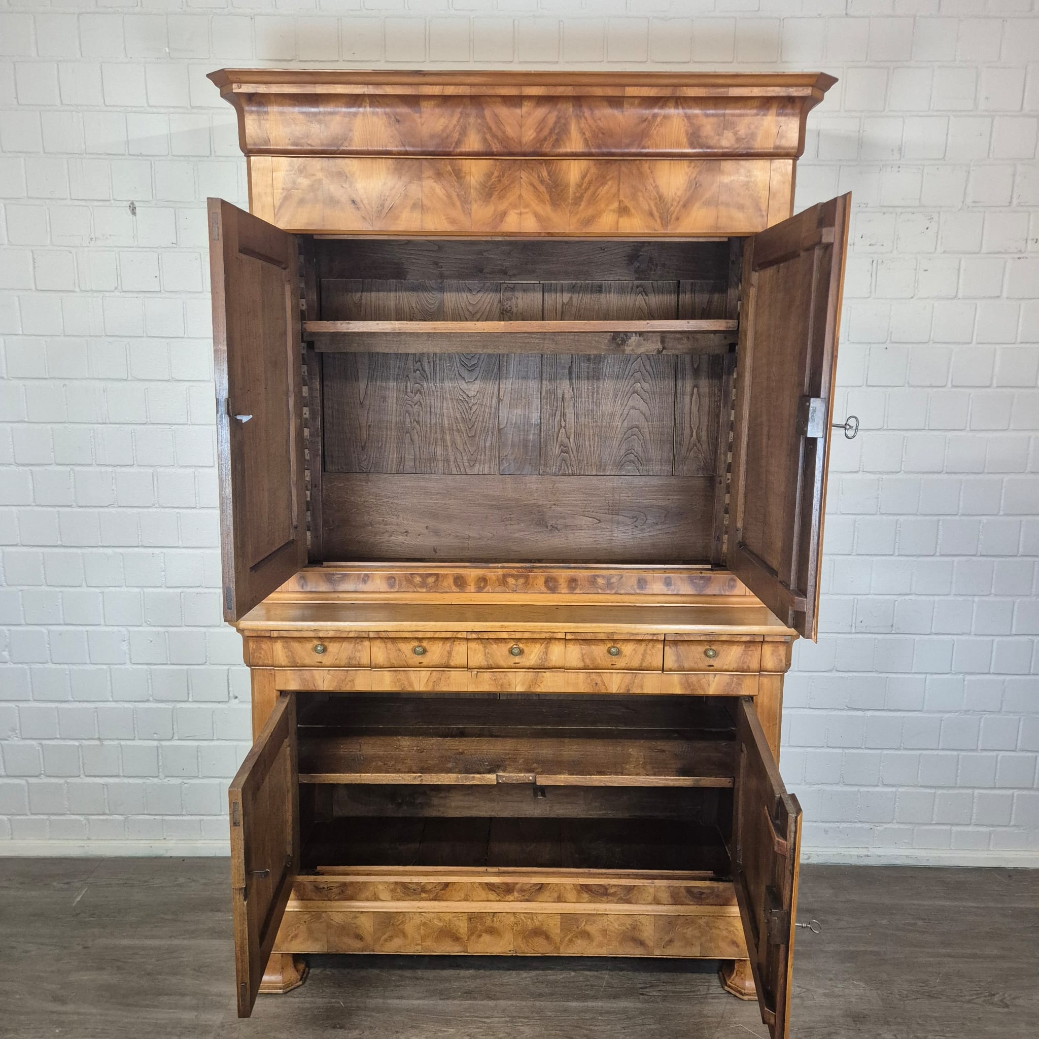 Aufsatzschrank Spätbiedermeier 1850 Kirschbaum – Bild 17