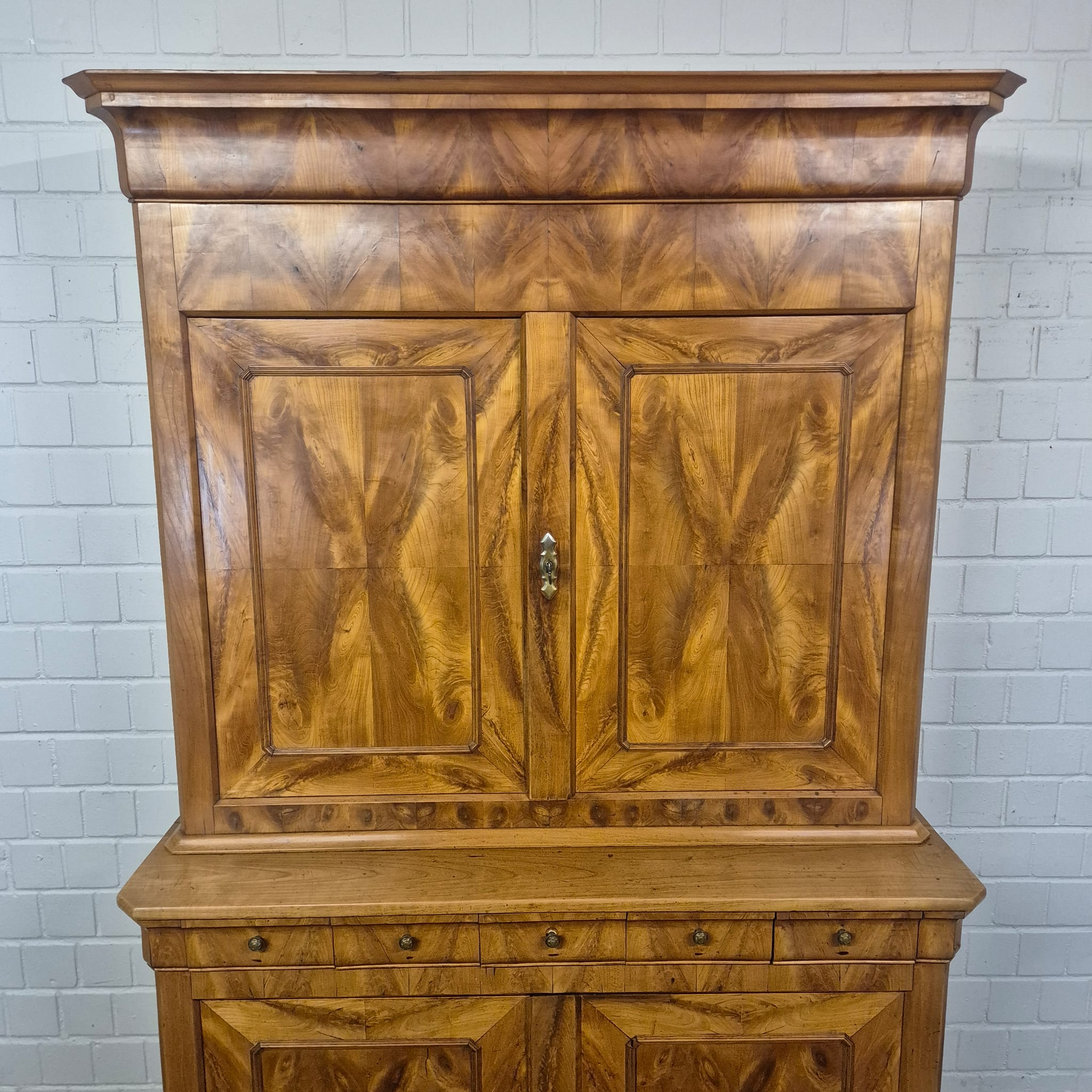 Aufsatzschrank Spätbiedermeier 1850 Kirschbaum – Bild 6