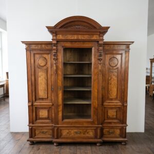 Prunkvitrine Bücherschrank Gründerzeit 1880 Nussbaum