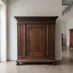 Eintürer Spindschrank Klassizismus / Louis-seize 1780 Eiche