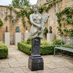 Skulptur Göttin der Fruchtbarkeit Bronze Marmor 1,85 m