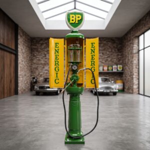 SATAM Doppelzylinder-Zapfsäule „Eiserne Jungfrau“ BP Energic 1930
