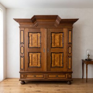 Motivschrank Kleiderschrank Spätbarock 1790 Nussbaum