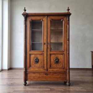 Halbschrank-Vitrine Geschirrschrank Gründerzeit 1880 Nussbaum