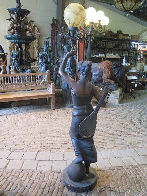 Stehlampe Lampe Frau mit Laute Bronze 2,10 m