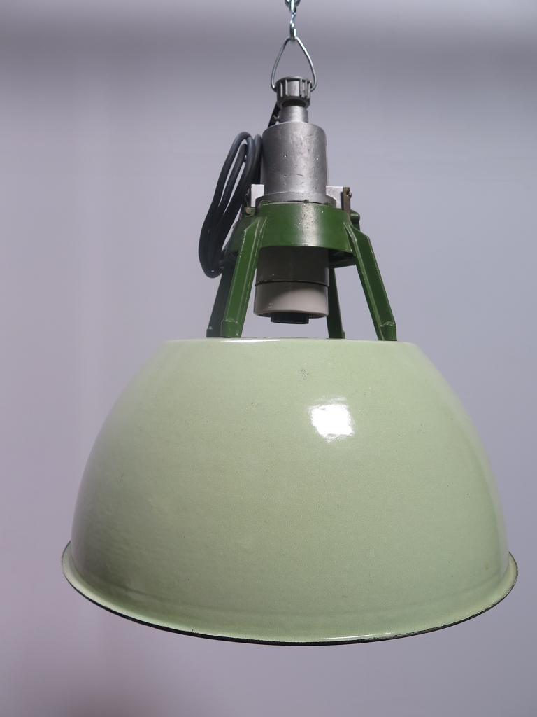 Lampe Industrielampe Hellgrün