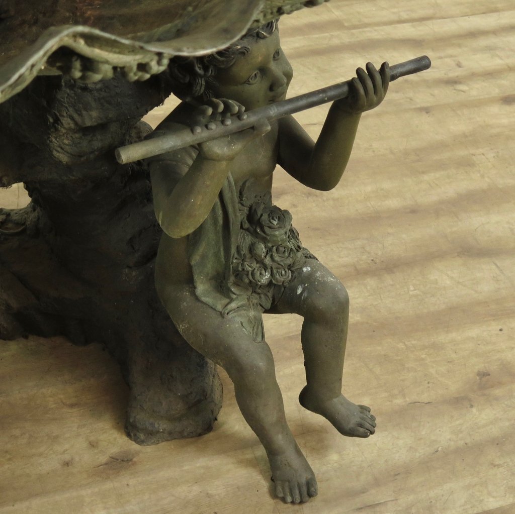 Wasserspeier Frau mit Blume Bronze 1,70 m