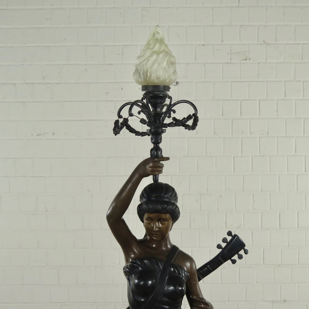Stehlampe Lampe Frau mit Laute Bronze 2,10 m