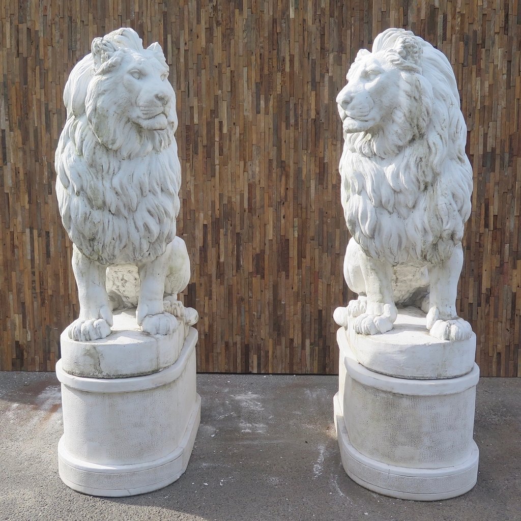Löwe Stein 1,80
