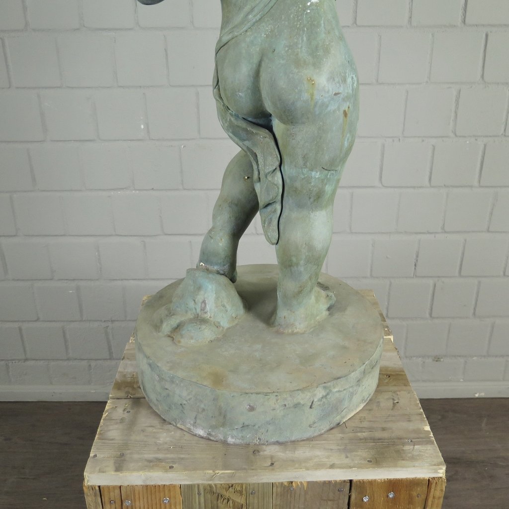 Skulptur Dekoration Putte mit Laute Bronze 0,84 m