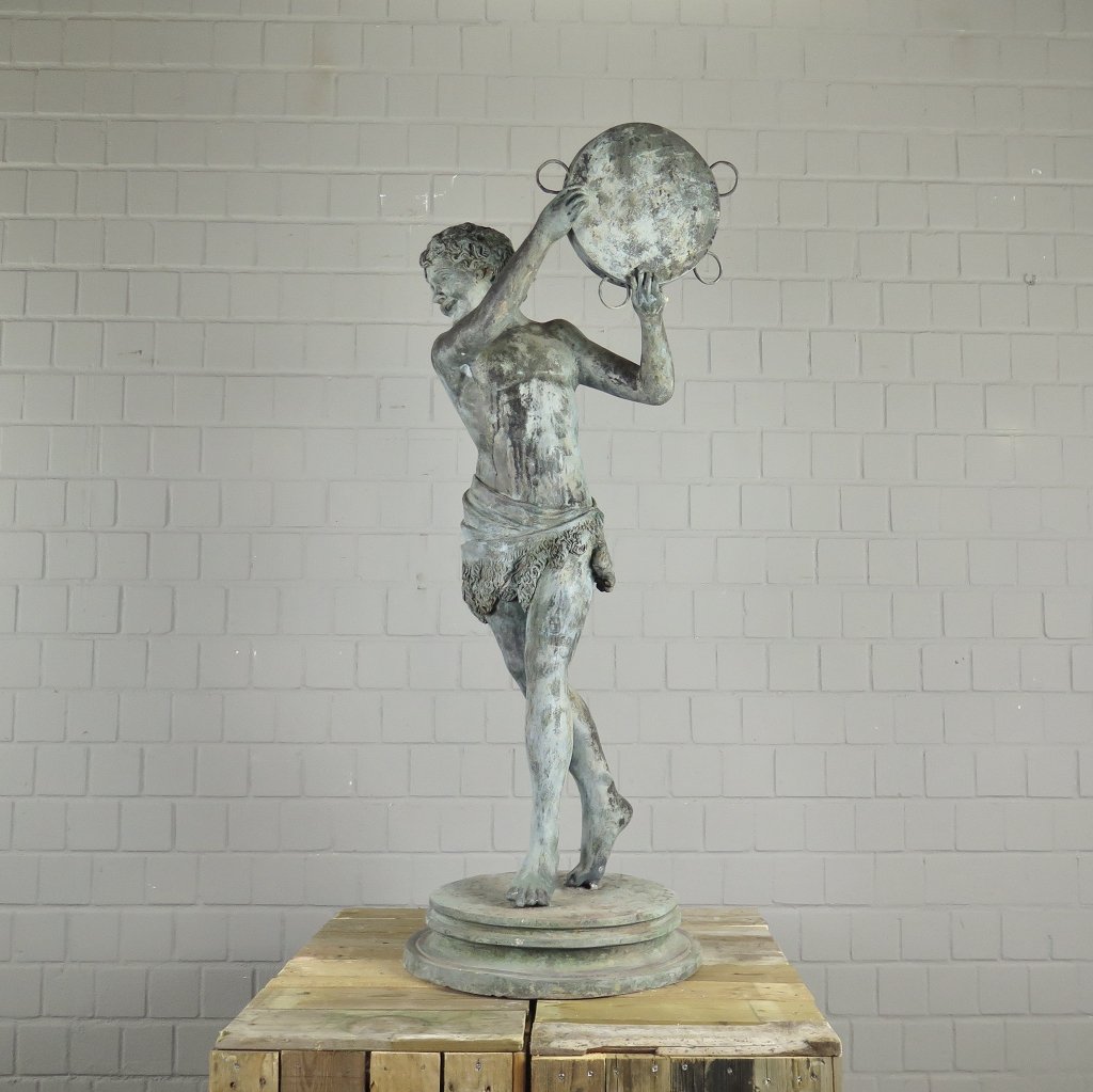 Skulptur Dekoration Musiker mit Tamburin Bronze 1,40 m
