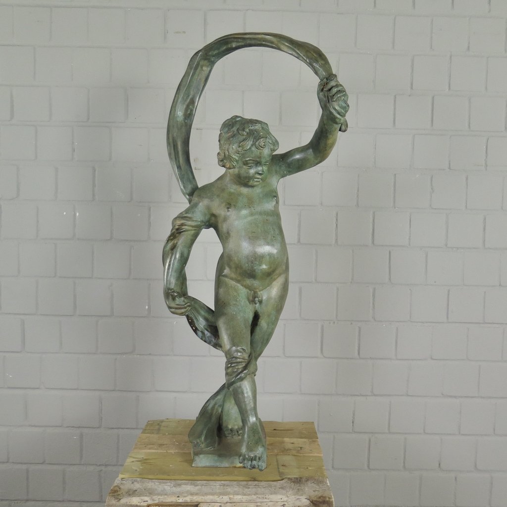 Skulptur Dekoration Putte mit Tuch Bronze 0,95 m