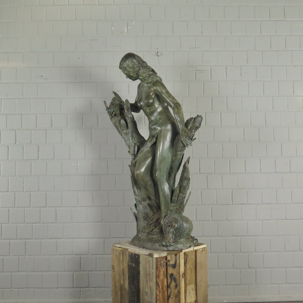 Wasserspeier Wasserspiel Frau mit Wasserkübel Bronze 1,22 m