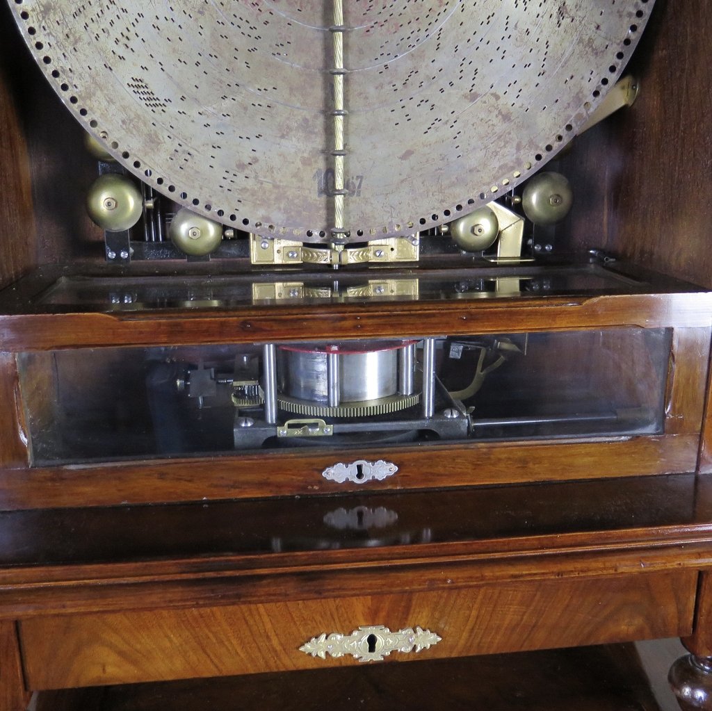 Spieluhr mit Glockenspiel Gründerzeit 1880 Nussbaum