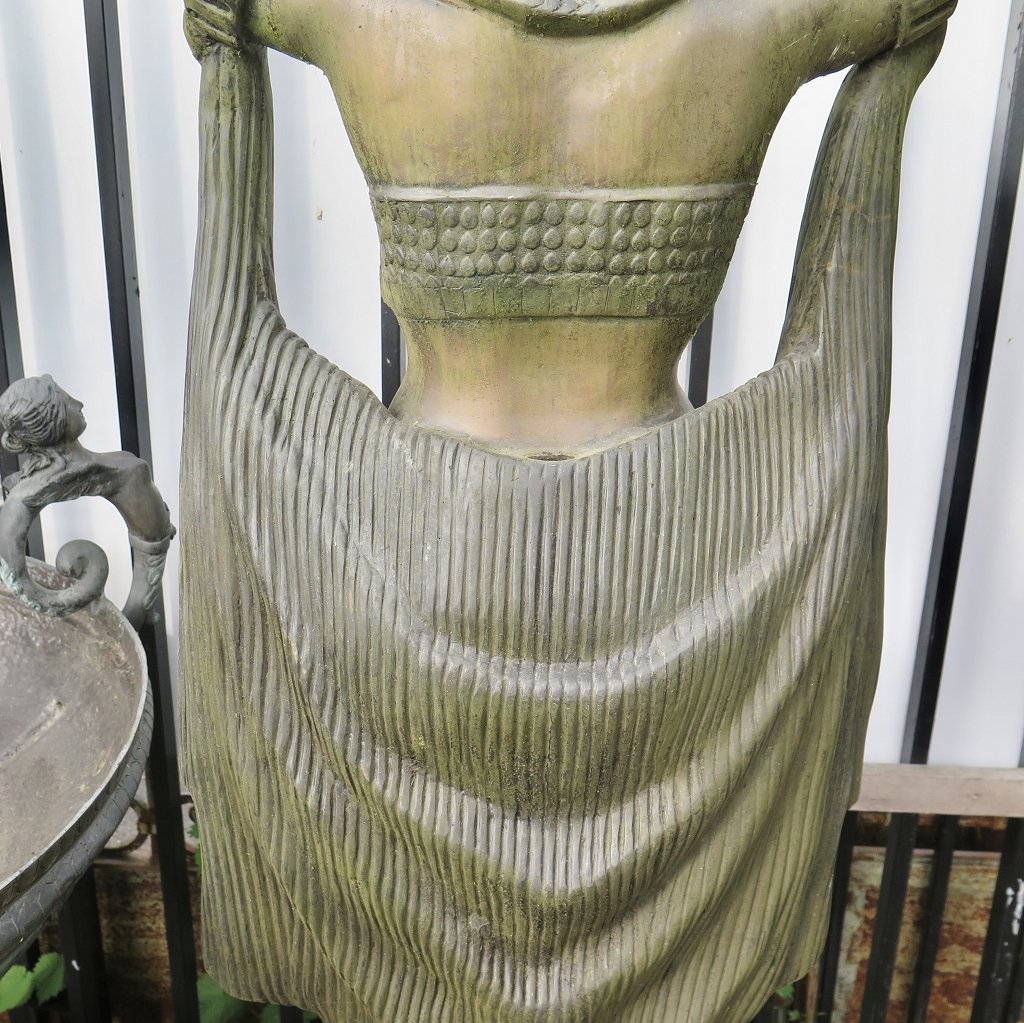 Skulptur Dekoration Ägypterin mit Kübel Bronze 1,49 m